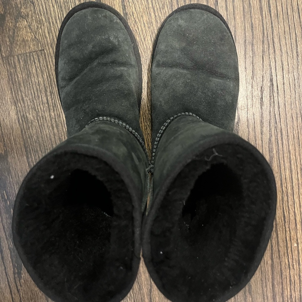 Black uggs - Picture 4 of 4